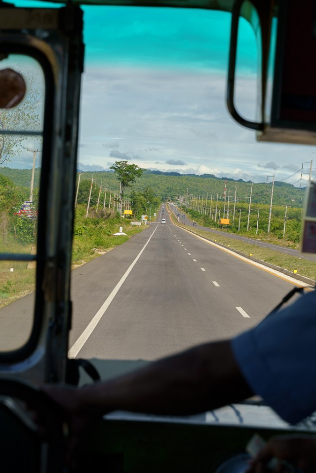 ภาพวิวถนนหลังออกจากตัวเมืองกาญจนบุรี